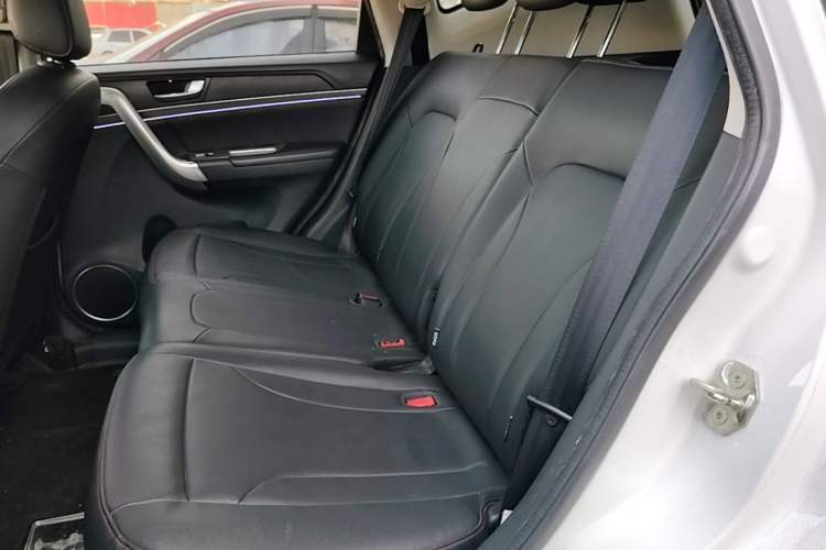 Used Haval M6 2019 1.5T DCT Two-Wheel Drive Elite Version China VI Standard Left Rear Seat