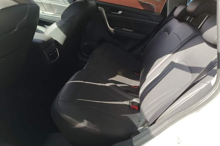 Used Haval M6 2019 1.5T Manual Two-Wheel Drive Elite Version China VI Standard Left Rear Seat