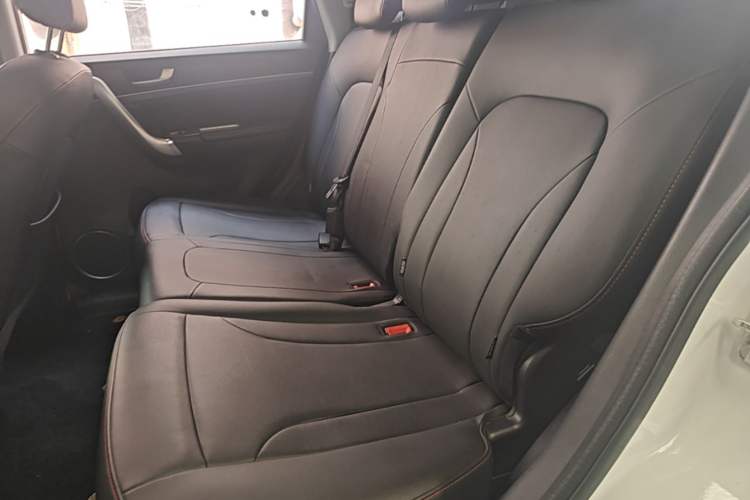 Used Haval M6 2019 1.5T DCT Two-Wheel Drive Elite Version China VI Standard Left Rear Seat