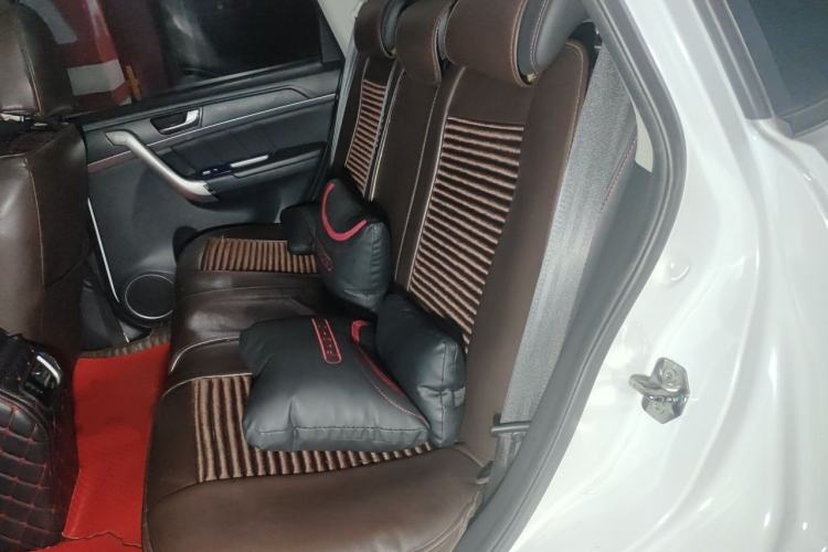 Used Haval M6 2019 1.5T Manual Two-Wheel Drive Elite Version China VI Standard Left Rear Seat
