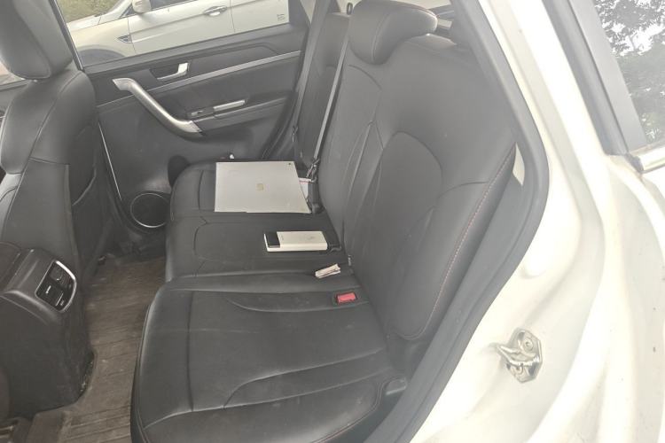 Used Haval M6 2019 1.5T Manual Two-Wheel Drive Elite Version China VI Standard Left Rear Seat
