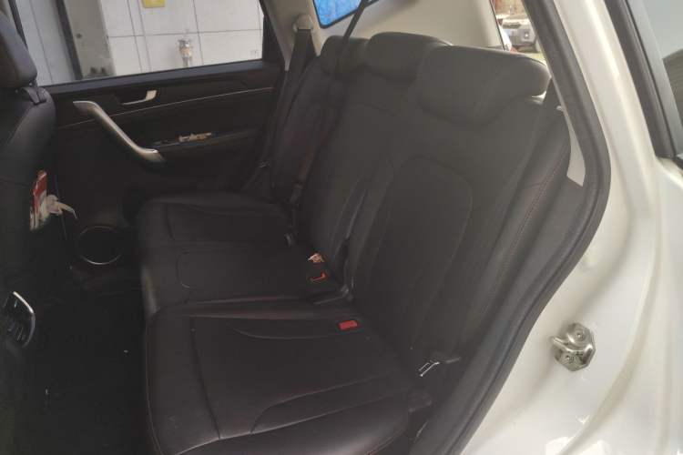 Used Haval M6 2019 1.5T DCT Two-Wheel Drive Elite Version China VI Standard Left Rear Seat
