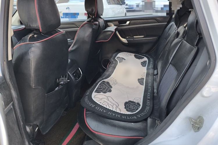Used Haval M6 2019 1.5T Manual Two-Wheel Drive Urban Version China VI Standard Left Rear Seat