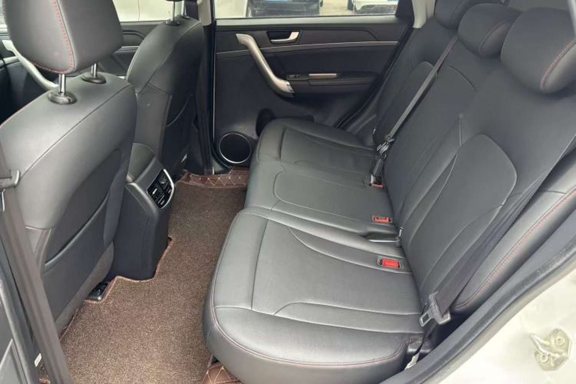 Used Haval M6 2019 1.5T Manual Two-Wheel Drive Elite Version China VI Standard Left Rear Seat