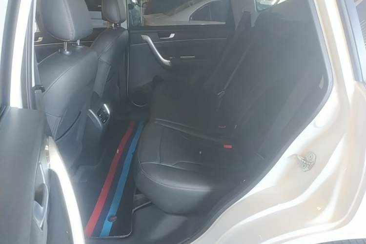 Used Haval M6 2019 1.5T Manual Two-Wheel Drive Elite Version China VI Standard Left Rear Seat