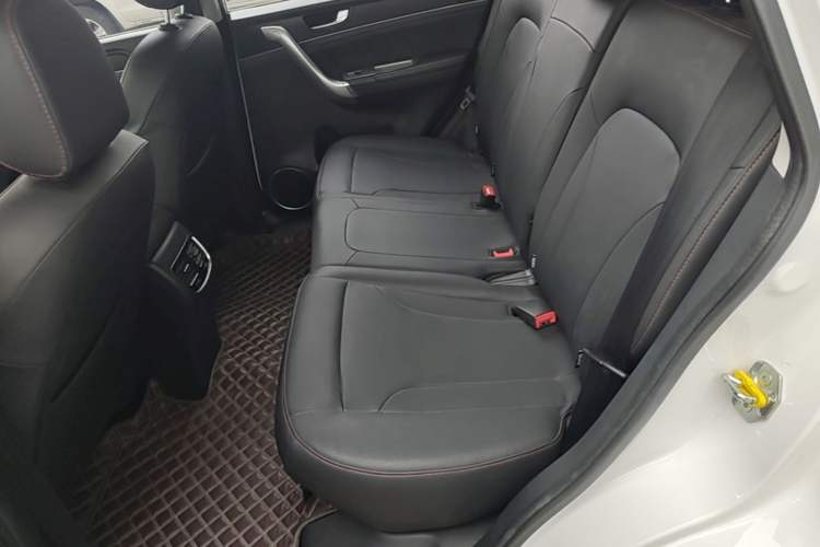 Used Haval M6 2019 1.5T Manual Two-Wheel Drive Elite Version China VI Standard Left Rear Seat