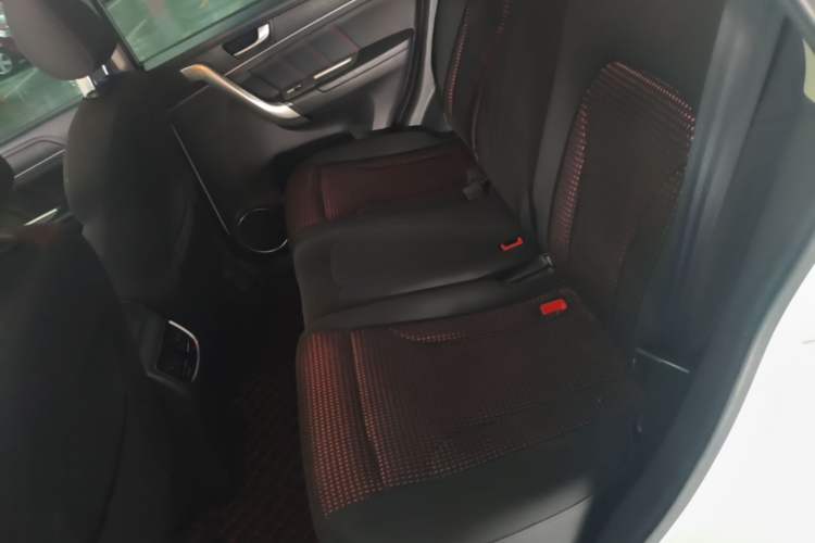 Used Haval M6 2019 1.5T Manual Two-Wheel Drive Urban Version China VI Standard Left Rear Seat