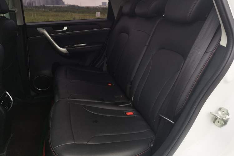 Used Haval M6 2019 1.5T Manual Two-Wheel Drive Elite Version China VI Standard Left Rear Seat