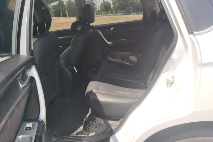 Used Haval M6 2019 1.5T Manual Two-Wheel Drive Elite Version China VI Standard Left Rear Seat