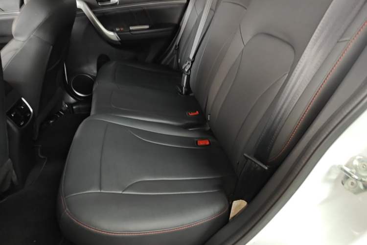 Used Haval M6 2019 1.5T DCT Two-Wheel Drive Elite Version China VI Standard Left Rear Seat
