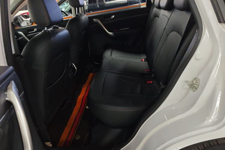 Used Haval M6 2019 1.5T DCT Two-Wheel Drive Elite Version China VI Standard Left Rear Seat