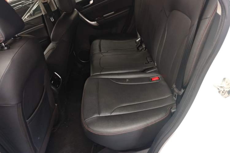 Used Haval M6 2019 1.5T Manual Two-Wheel Drive Elite Version China VI Standard Left Rear Seat
