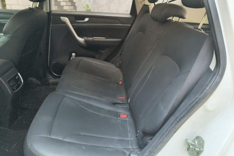 Used Haval M6 2019 1.5T Manual Two-Wheel Drive Elite Version China VI Standard Left Rear Seat