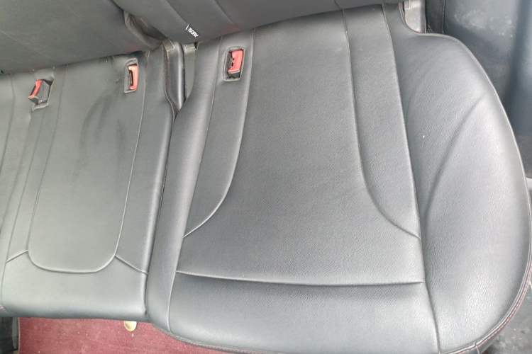 Used Haval M6 2019 1.5T Manual Two-Wheel Drive Elite Version China VI Standard Left Rear Seat