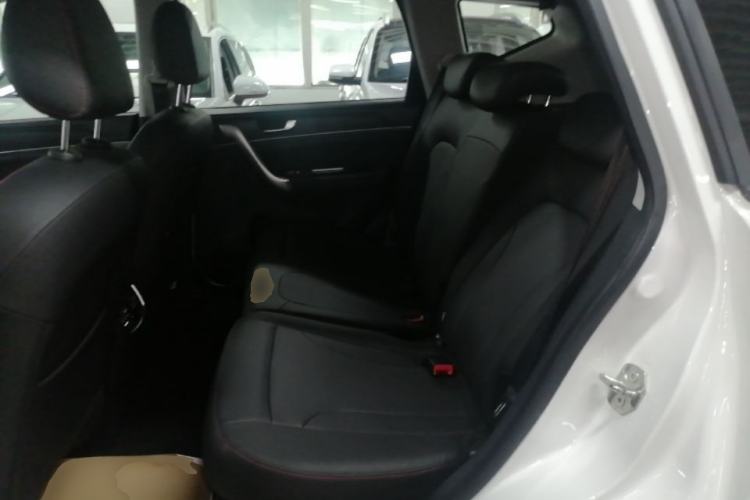 Used Haval M6 2019 1.5T Manual Two-Wheel Drive Elite Version China VI Standard Left Rear Seat