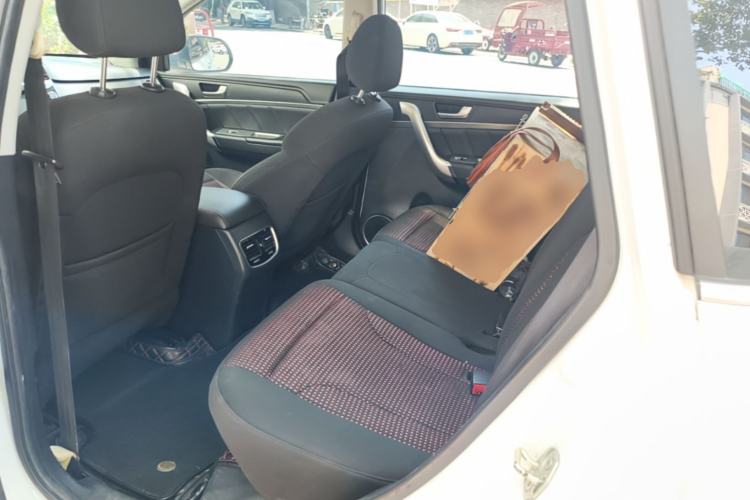 Used Haval M6 2019 1.5T Manual Two-Wheel Drive Urban Version China VI Standard Left Rear Seat