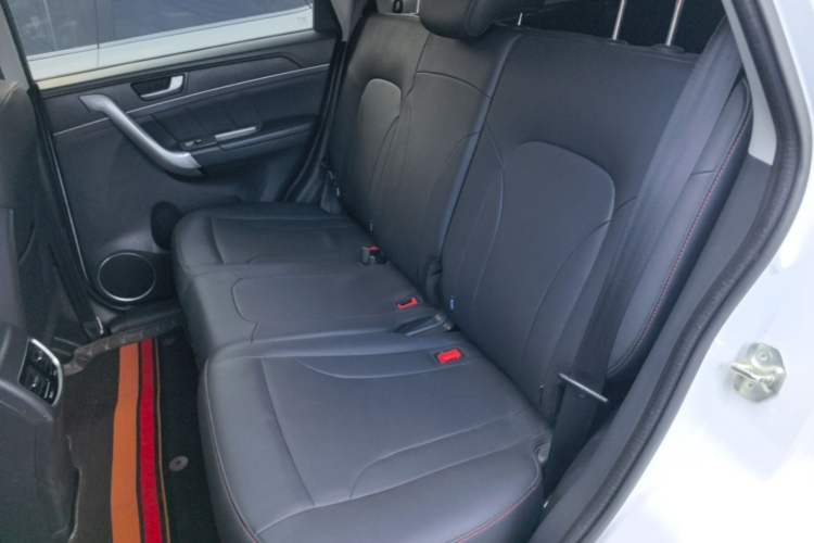 Used Haval M6 2019 1.5T DCT Two-Wheel Drive Elite Version China VI Standard Left Rear Seat