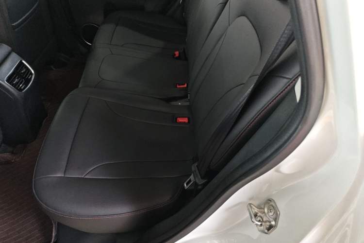 Used Haval M6 2019 1.5T DCT Two-Wheel Drive Value Edition China VI Standard Left Rear Seat