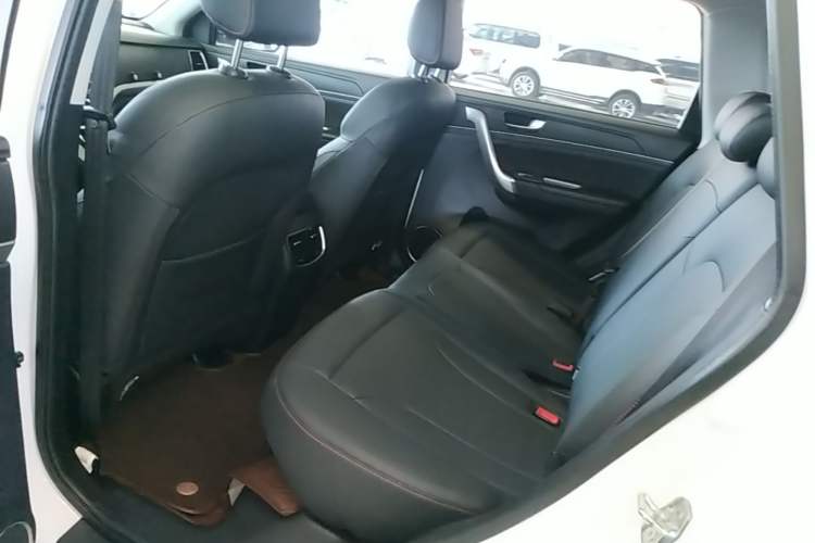 Used Haval M6 2019 1.5T DCT Two-Wheel Drive Elite Version China VI Standard Left Rear Seat