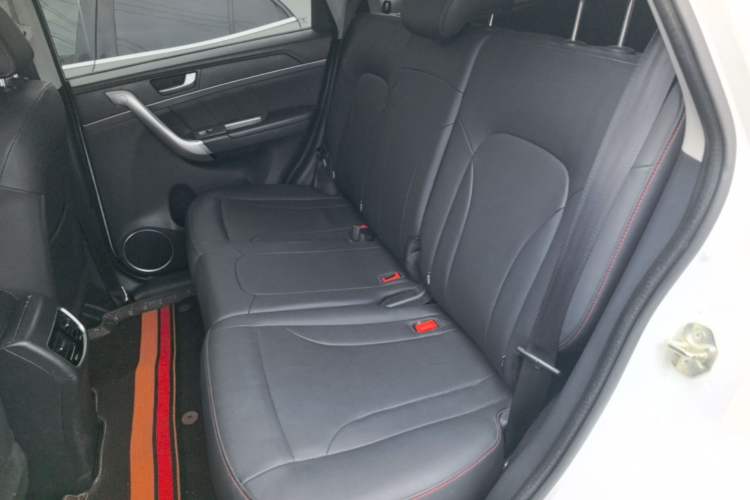 Used Haval M6 2019 1.5T DCT Two-Wheel Drive Elite Version China VI Standard Left Rear Seat