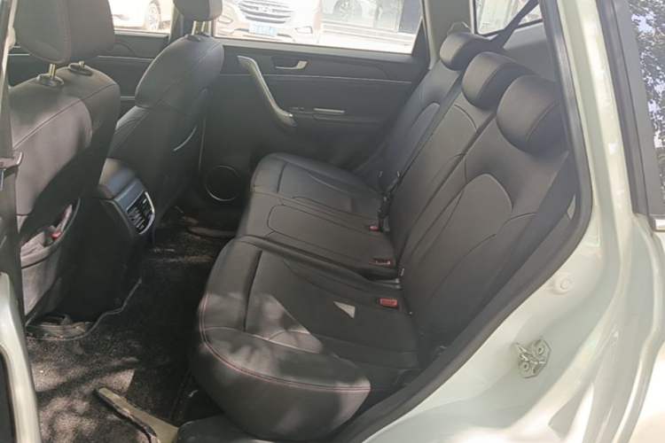 Used Haval M6 2019 1.5T Manual Two-Wheel Drive Elite Version China VI Standard Left Rear Seat