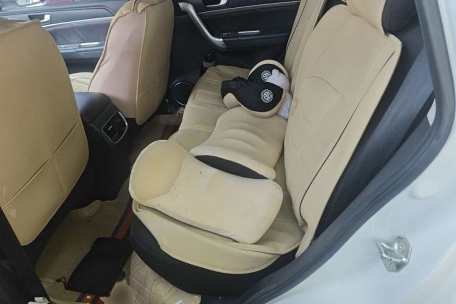 Used Haval M6 2019 1.5T Manual Two-Wheel Drive Urban Version China VI Standard Left Rear Seat