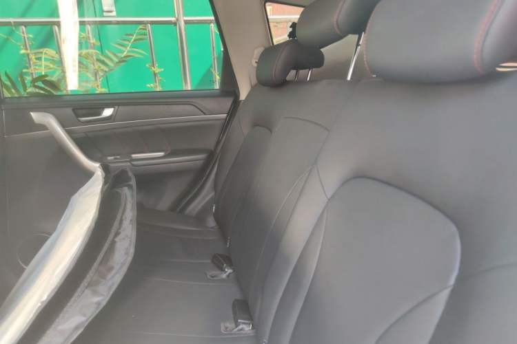 Used Haval M6 2019 1.5T Manual Two-Wheel Drive Elite Version China VI Standard Left Rear Seat