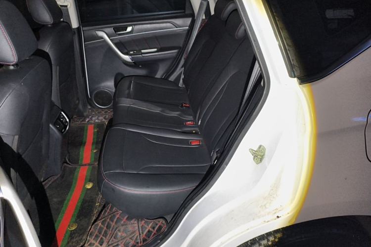 Used Haval M6 2019 1.5T DCT Two-Wheel Drive Elite Version China VI Standard Left Rear Seat