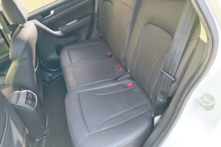 Used Haval M6 2019 1.5T DCT Two-Wheel Drive Elite Version China VI Standard Left Rear Seat