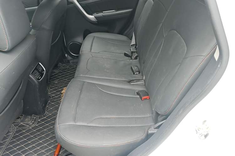 Used Haval M6 2019 1.5T Manual Two-Wheel Drive Elite Version China VI Standard Left Rear Seat