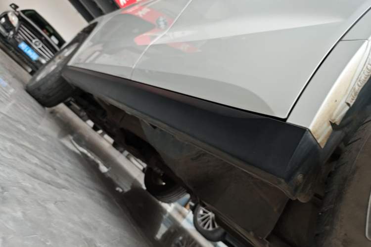Used Haval M6 2019 1.5T DCT Two-Wheel Drive Elite Version China VI Standard Left Side Sill