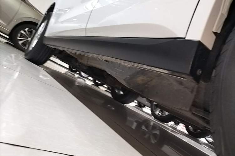 Used Haval M6 2019 1.5T DCT Two-Wheel Drive Value Edition China VI Standard Left Side Sill