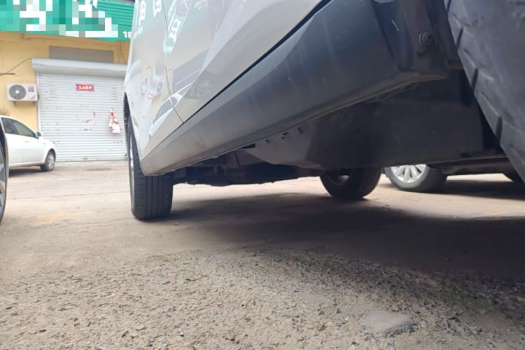 Used Haval M6 2019 1.5T DCT Two-Wheel Drive Value Edition China VI Standard Left Side Sill