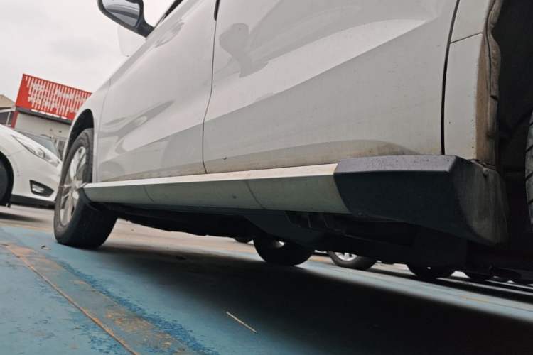 Used Haval M6 2019 1.5T DCT Two-Wheel Drive Elite Version China VI Standard Left Side Sill