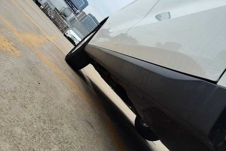 Used Haval M6 2019 1.5T Manual Two-Wheel Drive Elite Version China VI Standard Left Side Sill