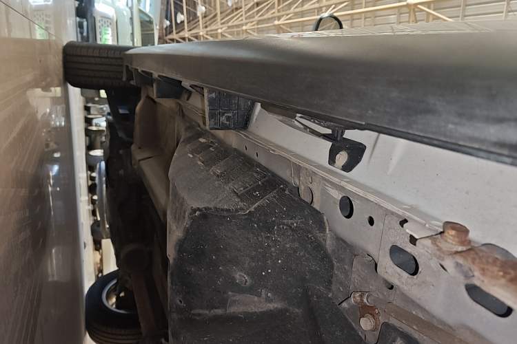 Used Haval M6 2019 1.5T DCT Two-Wheel Drive Value Edition China VI Standard Left Side Sill