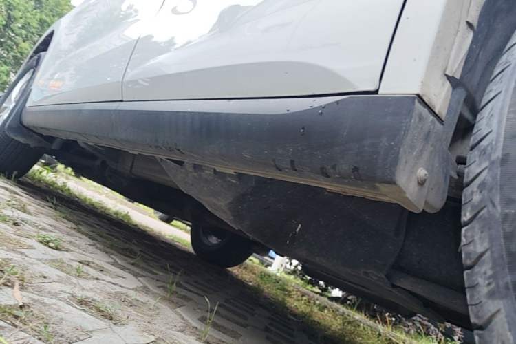 Used Haval M6 2019 1.5T DCT Two-Wheel Drive Value Edition China VI Standard Left Side Sill