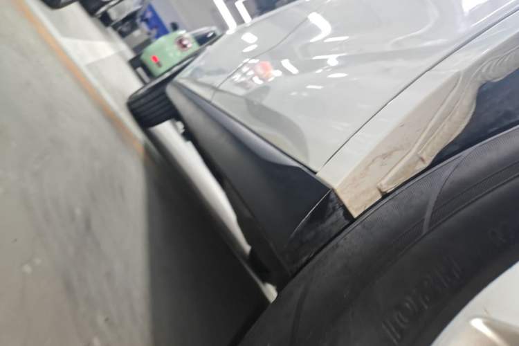 Used Haval M6 2019 1.5T DCT Two-Wheel Drive Value Edition China VI Standard Left Side Sill