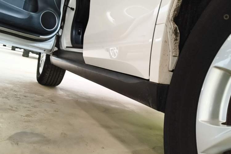 Used Haval M6 2019 1.5T Manual Two-Wheel Drive Elite Version China VI Standard Left Side Sill