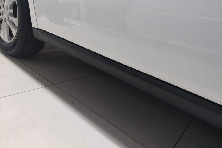 Used Haval M6 2019 1.5T DCT Two-Wheel Drive Elite Version China VI Standard Left Side Sill