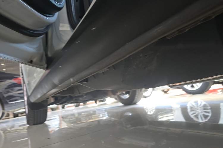 Used Haval M6 2019 1.5T DCT Two-Wheel Drive Value Edition China VI Standard Left Side Sill