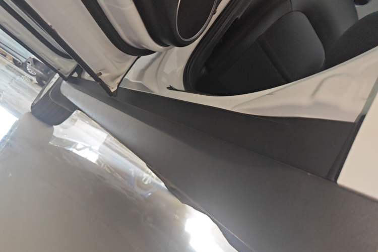 Used Haval M6 2019 1.5T DCT Two-Wheel Drive Value Edition China VI Standard Left Side Sill