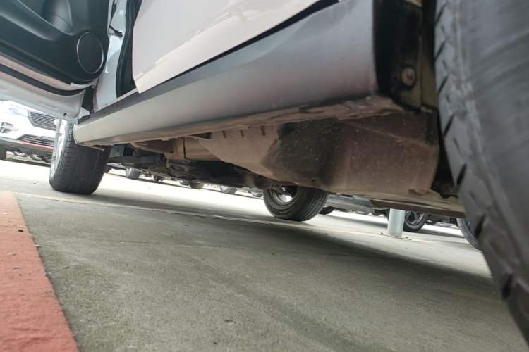 Used Haval M6 2019 1.5T DCT Two-Wheel Drive Elite Version China VI Standard Left Side Sill