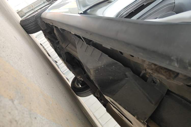 Used Haval M6 2019 1.5T DCT Two-Wheel Drive Elite Version China VI Standard Left Side Sill