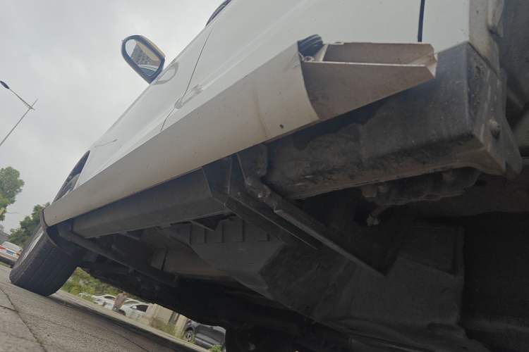 Used Haval M6 2019 1.5T DCT Two-Wheel Drive Elite Version China VI Standard Left Side Sill