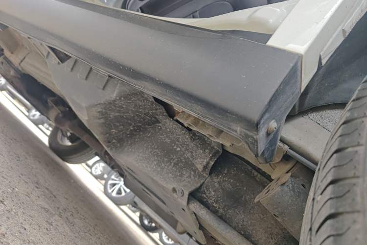 Used Haval M6 2019 1.5T DCT Two-Wheel Drive Value Edition China VI Standard Left Side Sill