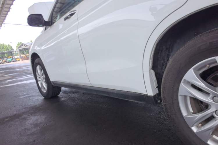 Used Haval M6 2019 1.5T DCT Two-Wheel Drive Value Edition China VI Standard Left Side Sill
