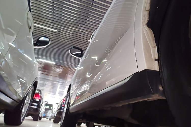 Used Haval M6 2019 1.5T DCT Two-Wheel Drive Elite Version China VI Standard Left Side Sill
