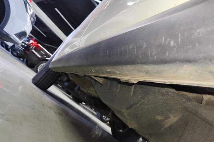 Used Haval M6 2019 1.5T DCT Two-Wheel Drive Value Edition China VI Standard Left Side Sill