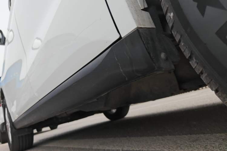Used Haval M6 2019 1.5T DCT Two-Wheel Drive Elite Version China VI Standard Left Side Sill